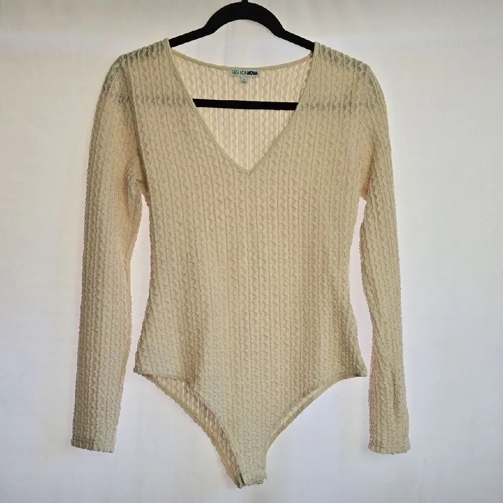 Fashion Nova Cream Textured V-Neck Bodysuit